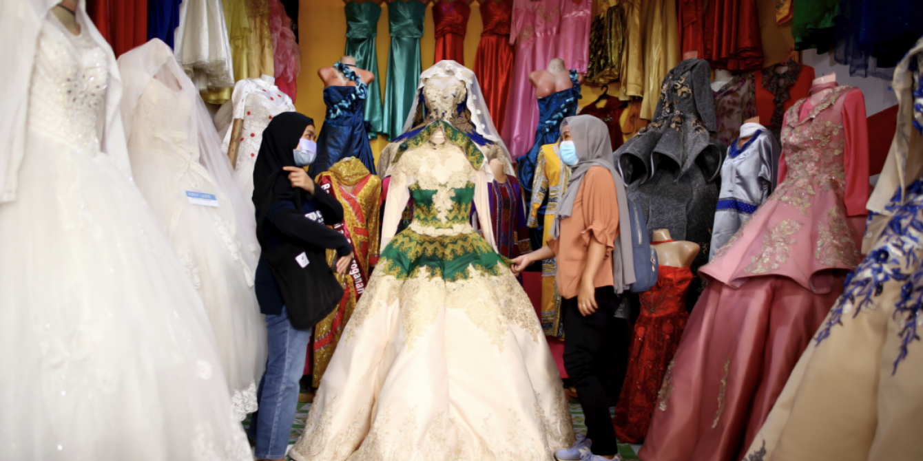 Members of Linding Kokalombayan, a group of young women in Marawi City campaigning against child, early and forced marriages in BARMM, point to gowns often worn during weddings. The group is part of the Global Affairs Canada-funded Creating Spaces project, which aims to reduce the prevalence of child, early and forced marriages. The project is jointly implemented by Oxfam Pilipinas, AMWA, United Youth of the Philippines - Women, in partnership with the Philippine Legislators' Committee on Population and Development (PLCPD) and the Philippine Business for Social Progress (PBSP). (Photo: Ferdinandh Cabrera/Oxfam) Members of Linding Kokalombayan, a group of young women in Marawi City campaigning against child, early and forced marriages in BARMM, point to gowns often worn during weddings. The group is part of the Global Affairs Canada-funded Creating Spaces project, which aims to reduce the prevalence of child, early and forced marriages. The project is jointly implemented by Oxfam Pilipinas, AMWA, United Youth of the Philippines - Women, in partnership with the Philippine Legislators' Committee on Population and Dev